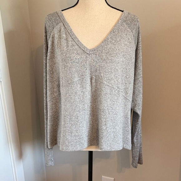 Lulus Tops - Lulu's Heather Gray V-Neck Super Soft Top